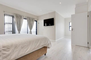 Modern Elegance in Secure Gated Living:Contemporary 3-Bedroom Duplex in Langberg Ridge, Kraaifontein