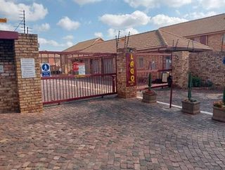 Apartment for Sale in Zwartkop  Eldoraigne