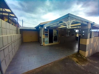 Stylish 4-Bedroom Home with Modern Amenities and Smart Features .