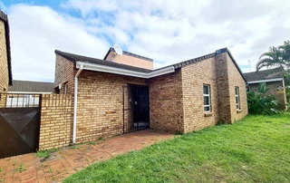 Introducing a Modern 3-Bedroom Simplex for Rent in Birdswood