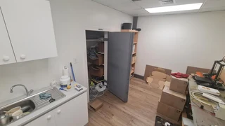 Neat 75m2 office to let in Prime Park