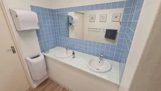 Neat 75m2 office to let in Prime Park