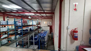 Warehouse with office to Let in Westlake.