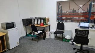 Warehouse with office to Let in Westlake.