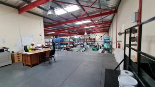 Warehouse with office to Let in Westlake.