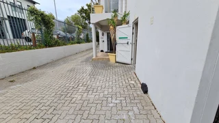 Warehouse with office to Let in Westlake.