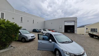 Warehouse with office to Let in Westlake.