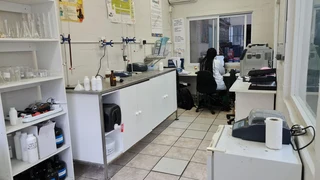 Warehouse with office to Let in Westlake.