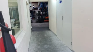 Warehouse with office to Let in Westlake.