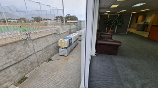 Warehouse with office to Let in Westlake.