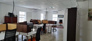 Office unit to Let in Westlake.