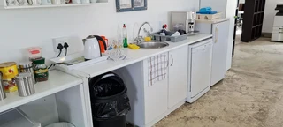 Office unit to Let in Westlake.