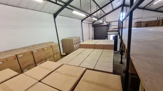 Neat Warehouse to Let in Prime Park Southern Suburbs.