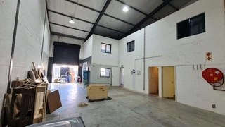 A top mini double volume Warehouse in 24 Hour boom access Business Park