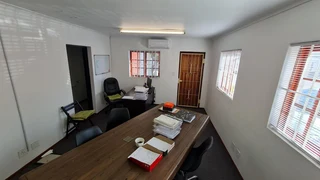 Neat Warehouse to Let in Prime Park Southern Suburbs.