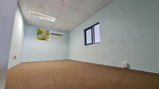 A top mini double volume Warehouse in 24 Hour boom access Business Park