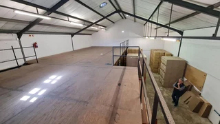 Neat Warehouse to Let in Prime Park Southern Suburbs.
