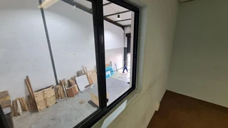 A top mini double volume Warehouse in 24 Hour boom access Business Park