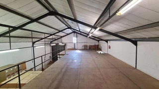 Neat Warehouse to Let in Prime Park Southern Suburbs.