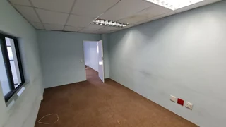 A top mini double volume Warehouse in 24 Hour boom access Business Park