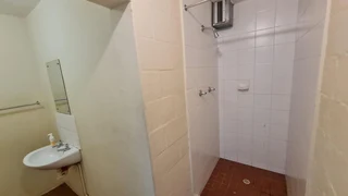 A top mini double volume Warehouse in 24 Hour boom access Business Park