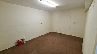 A top mini double volume Warehouse in 24 Hour boom access Business Park