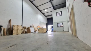 A top mini double volume Warehouse in 24 Hour boom access Business Park