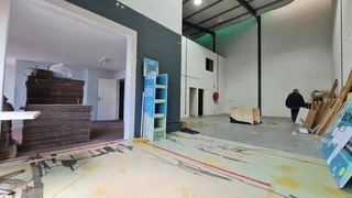A top mini double volume Warehouse in 24 Hour boom access Business Park