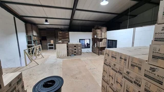 A top mini double volume Warehouse in 24 Hour boom access Business Park
