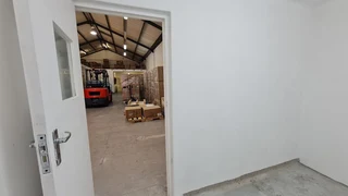 Over 400m2 to let in popular secure business park in Southern Suburbs