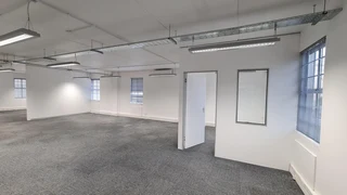 Office unit to Let in Westlake.