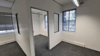 Office unit to Let in Westlake.