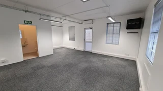 Office unit to Let in Westlake.