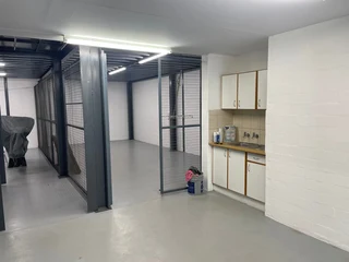 SOLE MANDATE - Warehouse unit in Capricorn.