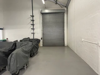 SOLE MANDATE - Warehouse unit in Capricorn.