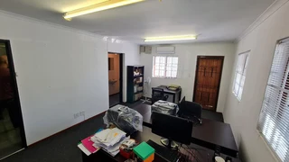 Stunning Warehouse to Let in Prime Park Southern Suburbs.