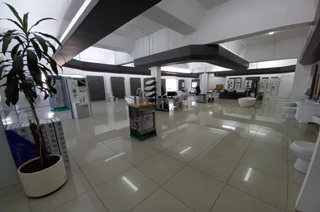 Light Industrial unit to Let in Lansdowne.