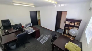 Stunning Warehouse to Let in Prime Park Southern Suburbs.