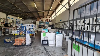 Industrial unit to Let in Retreat.