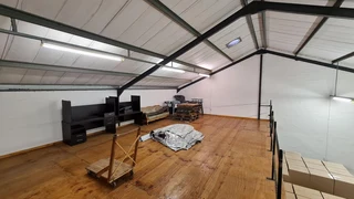 Stunning Warehouse to Let in Prime Park Southern Suburbs.