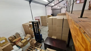 Stunning Warehouse to Let in Prime Park Southern Suburbs.