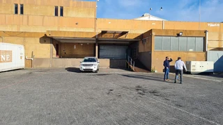 A RARE FIND- OVER 6000M2 WAREHOUSE IN THE HEART OF THE SOUTHERN SUBURBS