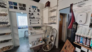 Industrial unit to Let in Retreat.