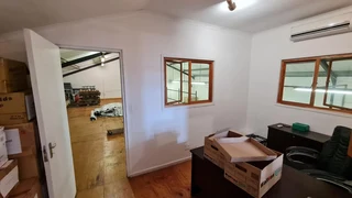 Stunning Warehouse to Let in Prime Park Southern Suburbs.