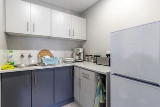 Combined units, A grade warehouse &amp; office 200amps in secure park.