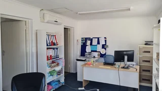 Factory with high specification &amp; standards unit to Let in popular secure Park.