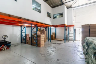 Combined units, A grade warehouse &amp; office 200amps in secure park.