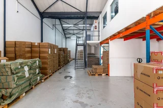Combined units, A grade warehouse &amp; office 200amps in secure park.