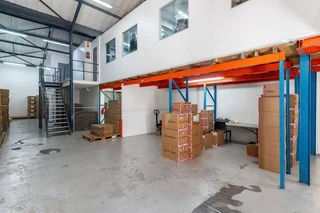 Combined units, A grade warehouse &amp; office 200amps in secure park.