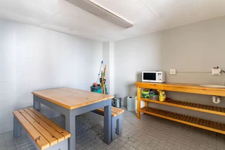 Combined units, A grade warehouse &amp; office 200amps in secure park.